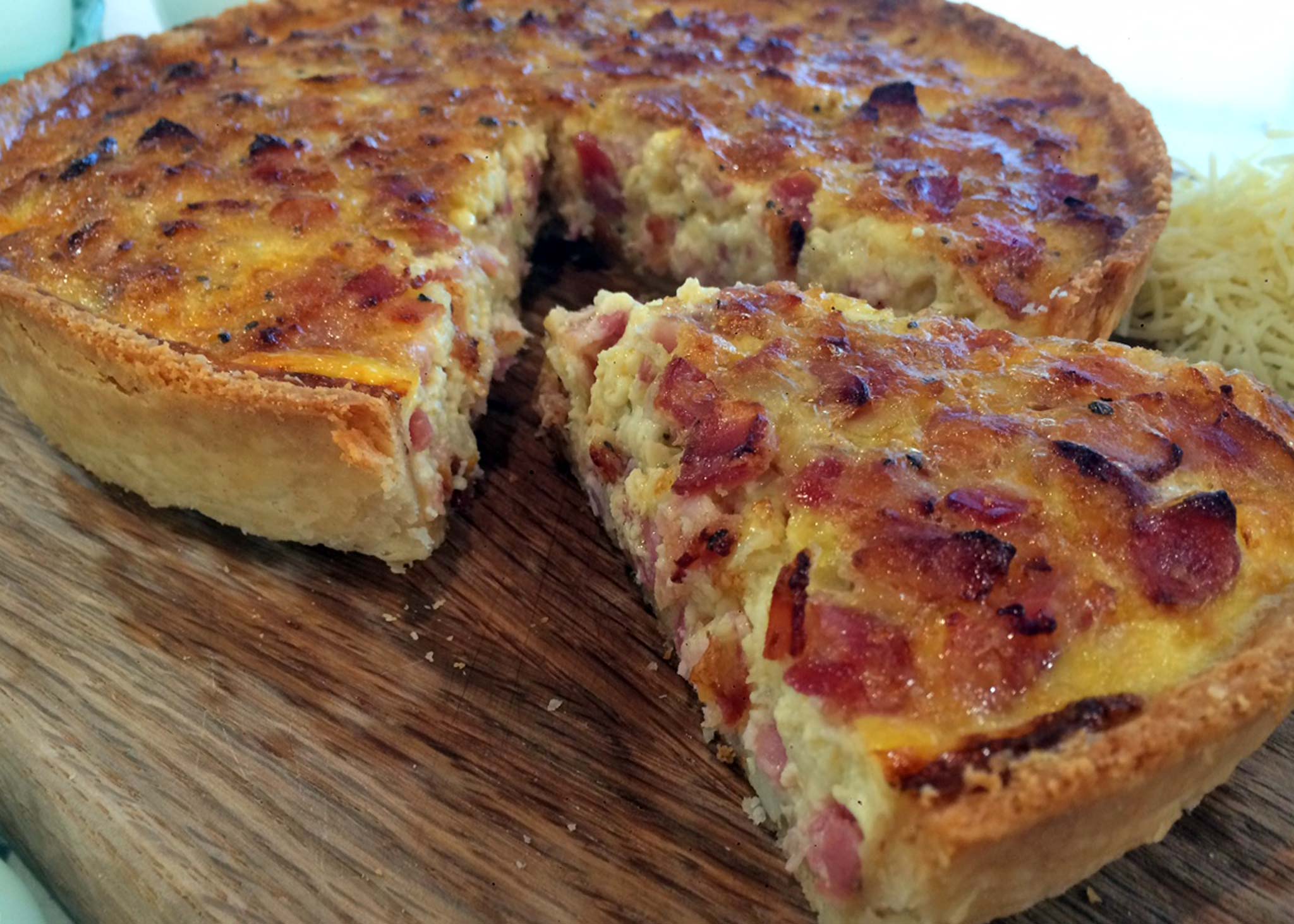 quiche-lorraine_61a1201528ee40f7475d018baebbc335.jpg