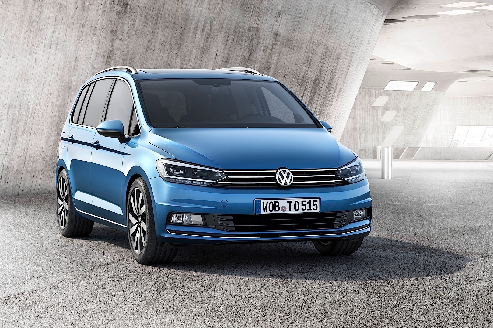 volkswagen touran 2017 a.jpg