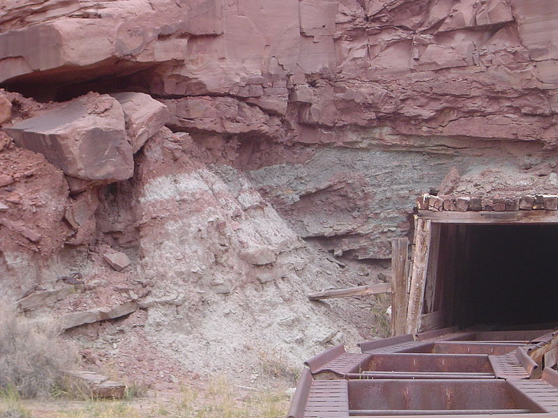 UraniumMineUtah.JPG