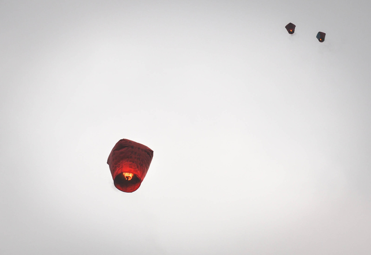 93.Letting go of sky lanterns in Shi Fen, Taiwan..jpg