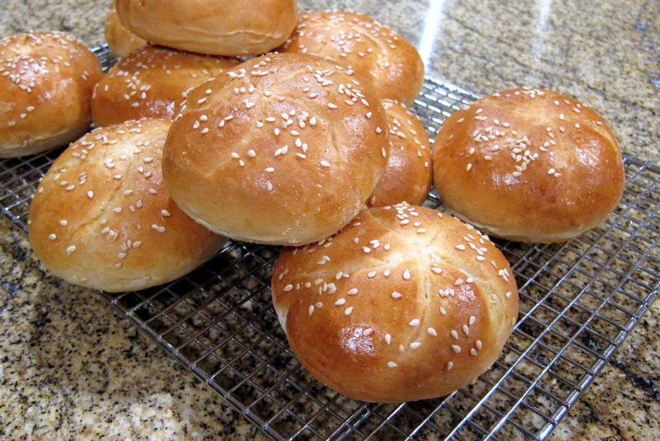 barbecue-buns-homemade-122014-587f76163df78c17b63ce738.jpg