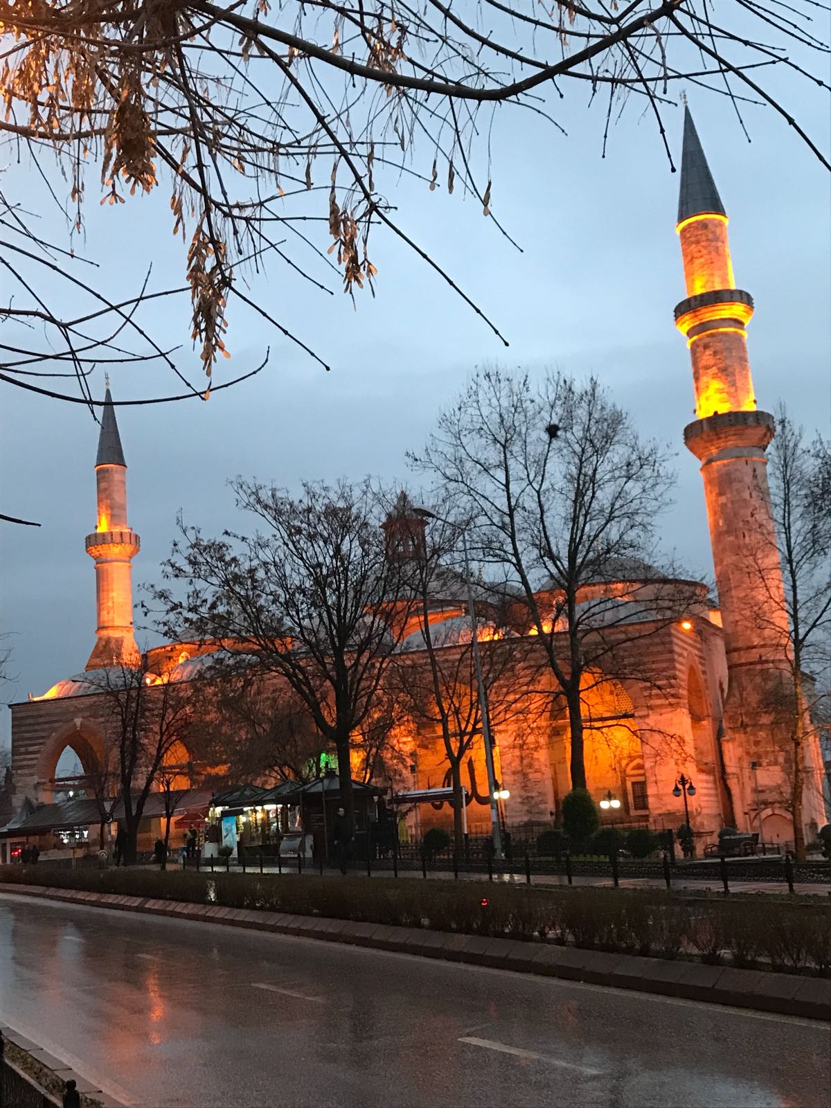 Эдирне. Эдирне мечеть Эски. Старая мечеть Эдирне. Эдирне фото улиц.