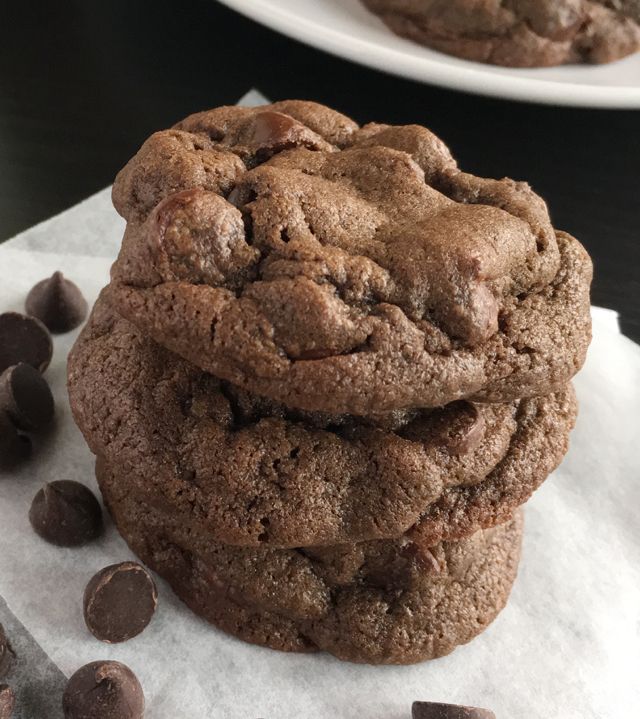 chocolate-chocolate-chip-cookies-640x719.jpg