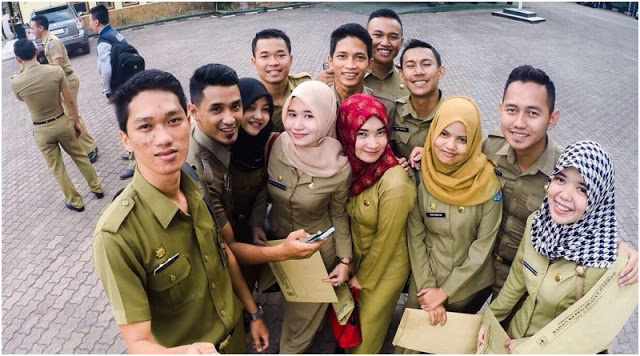 pns-di-provinsi-kalimantan-selatan-sedang-berfoto-selfie.jpg