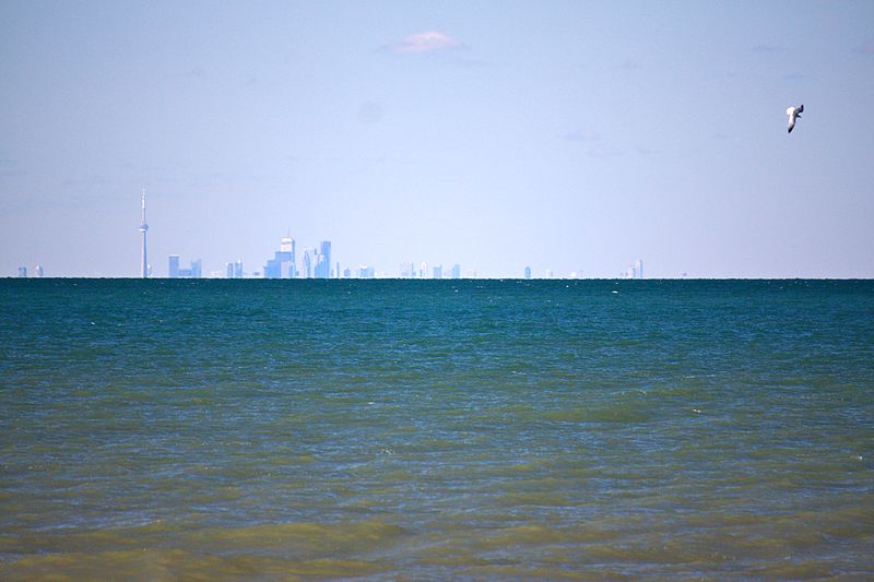 800px-Toronto_seen_from_Niagara_on_the_Lake.jpg