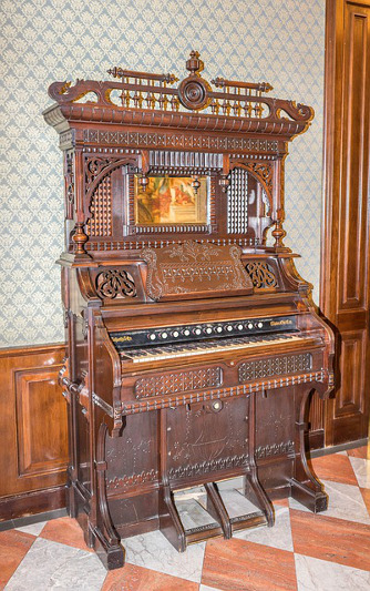 antique-piano-1039610_640.jpg