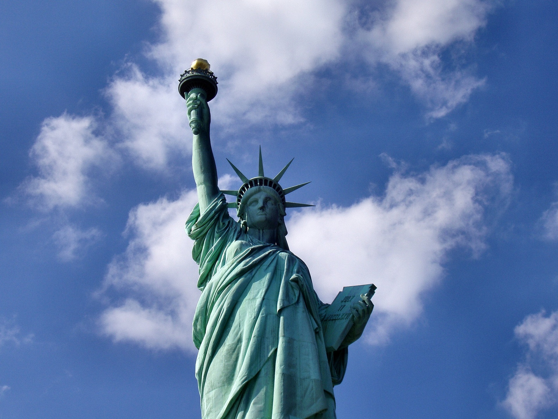 statue-of-liberty-1045266_1920.jpg