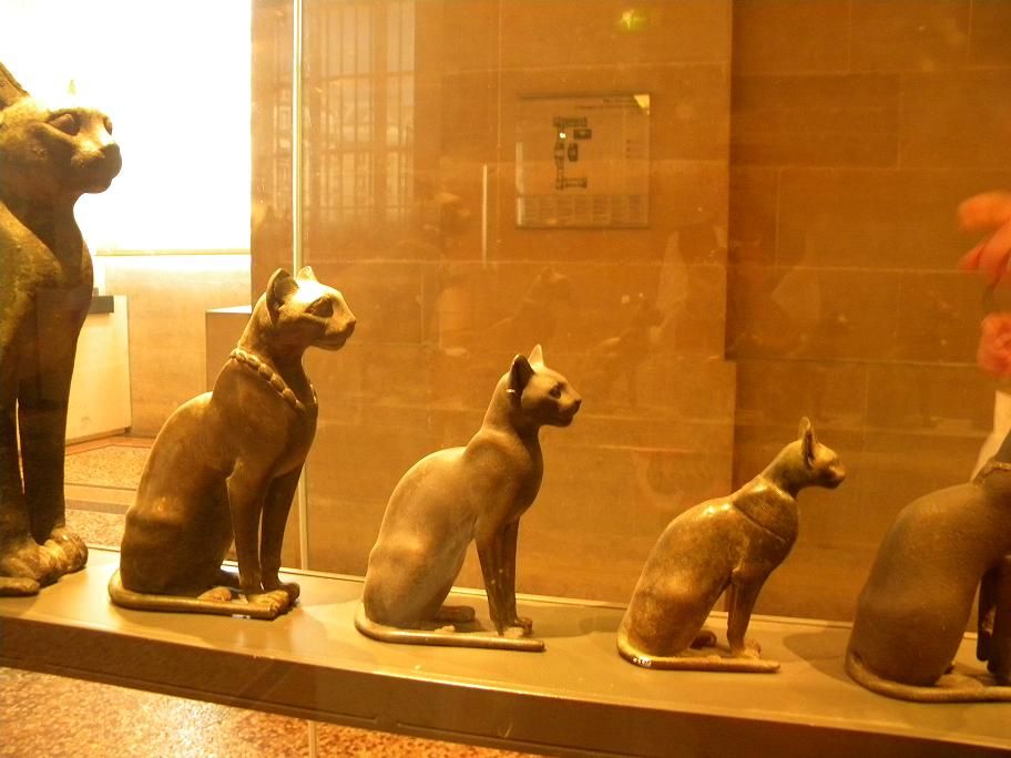 Bastet_Cats_(4)_(Louvre_Museum).JPG