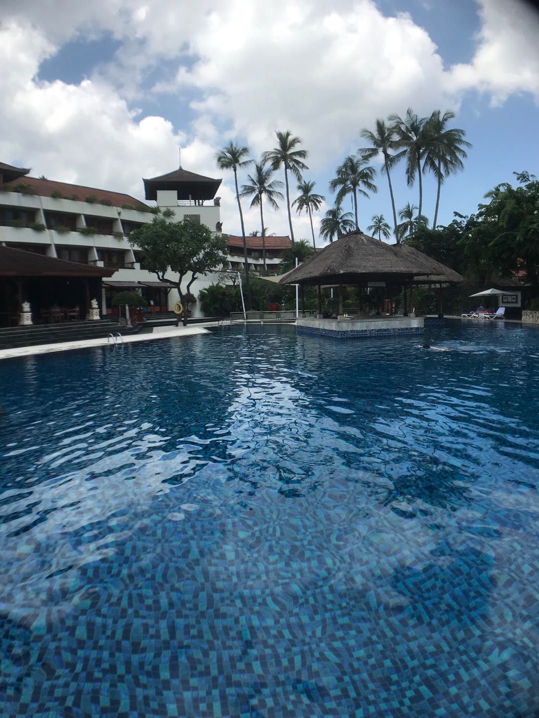 巴厘岛泳池.jpg