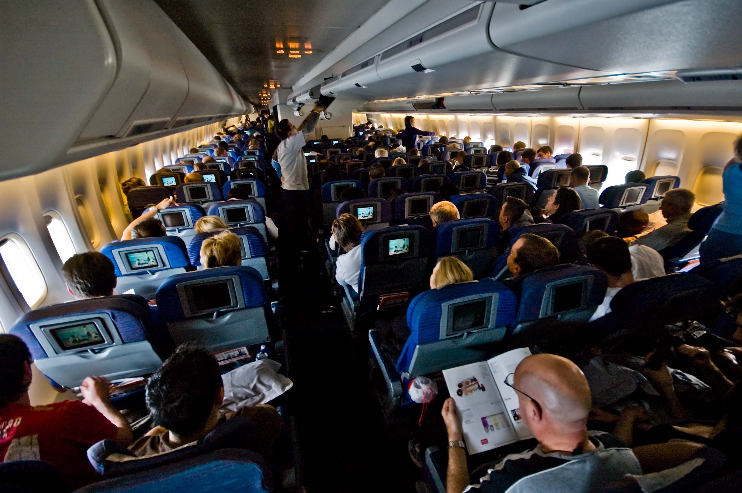 British_Airways_747-400_World_Traveller_cabin.jpg