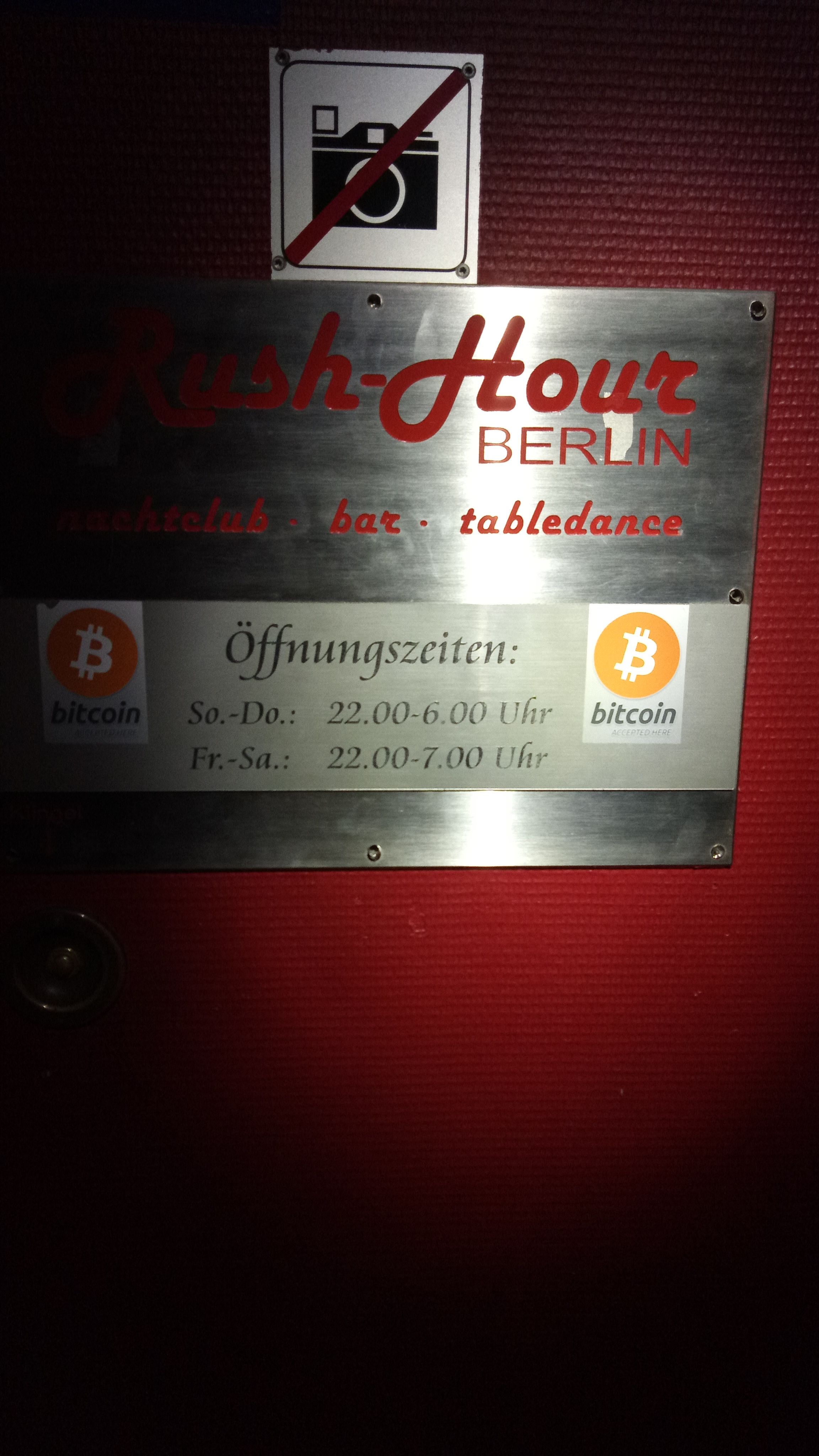Rush Hour Table Dance akzeptiert Bitcoin.jpg