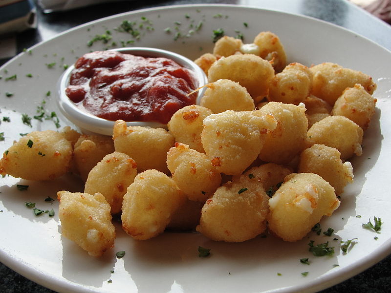 800px-Fried_Cheese_Curds_Green_Bay_Wisconsin.JPG