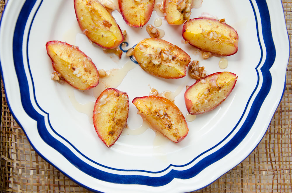 Baked-nectarines-with-honey-and-almonds.jpg