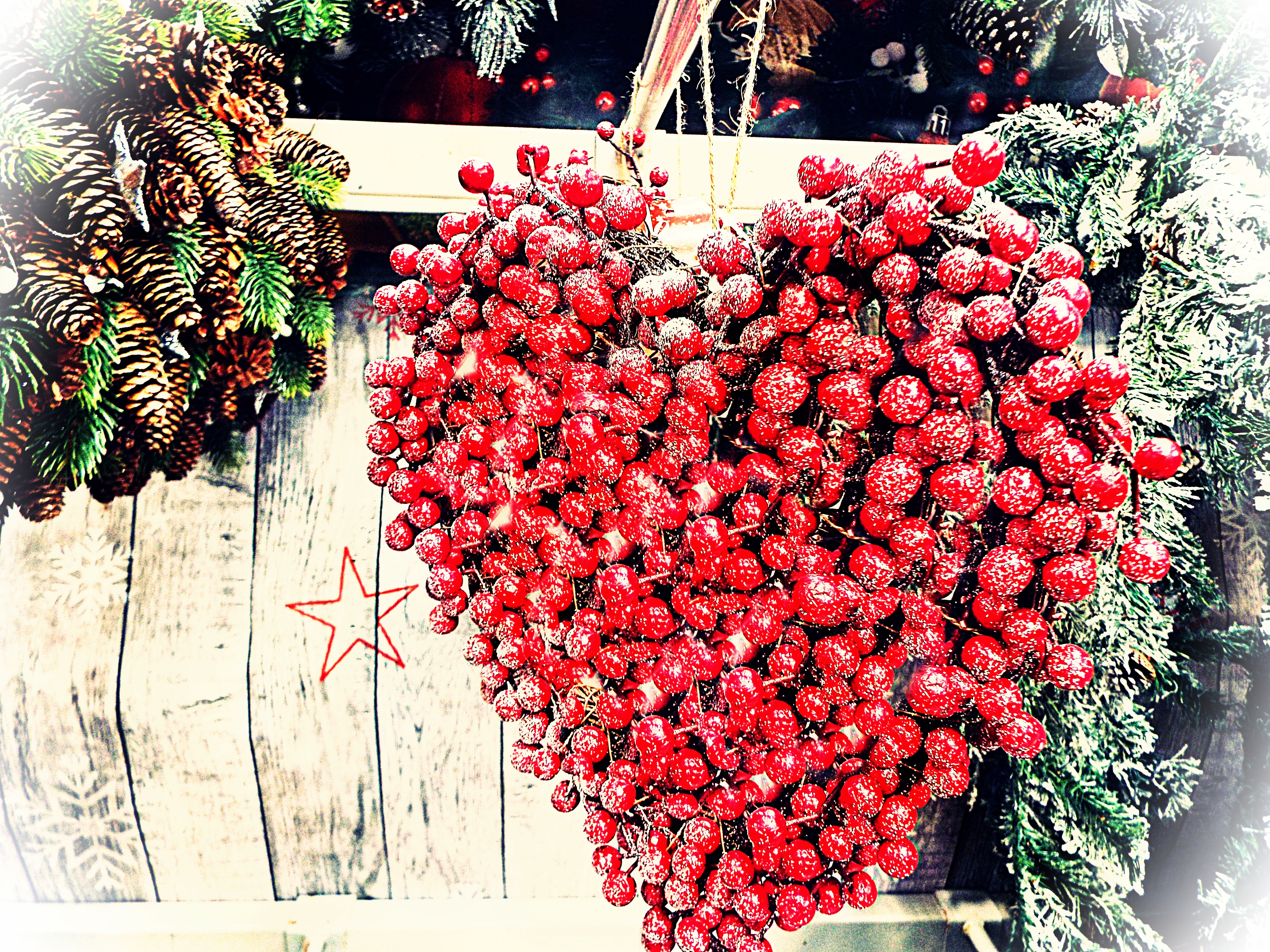 berry wreath.JPG