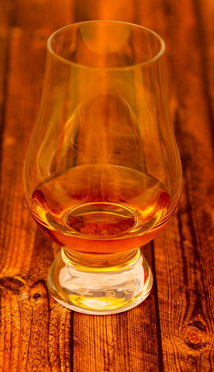 whiskey-glass-2312170_1280.jpg