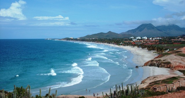 2_Playa_El_Agua._Isla_de_Margarita,_estado_Nueva_Esparta._Venezuela..jpg