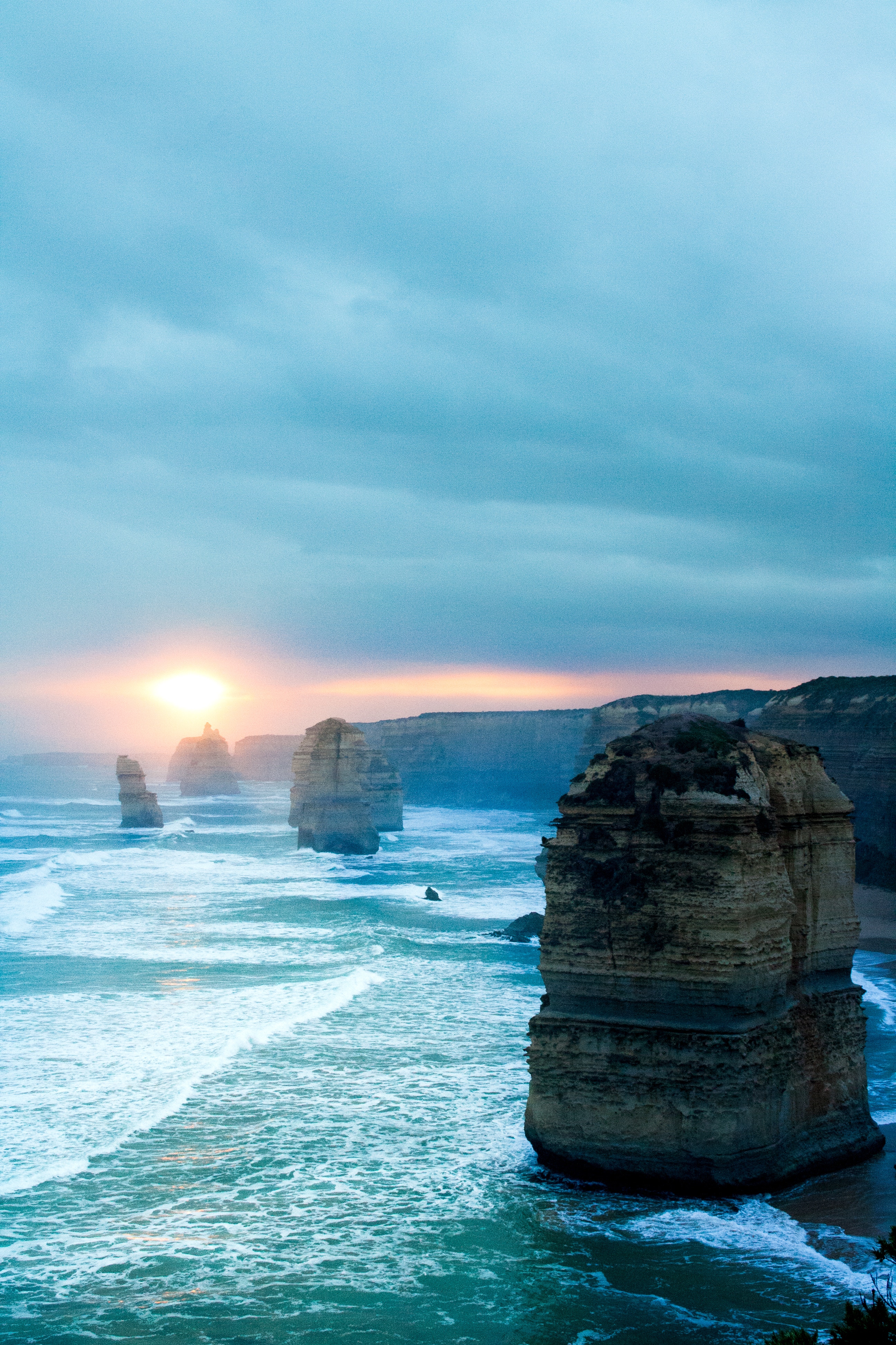 Twelve Apostles, Australia.jpg