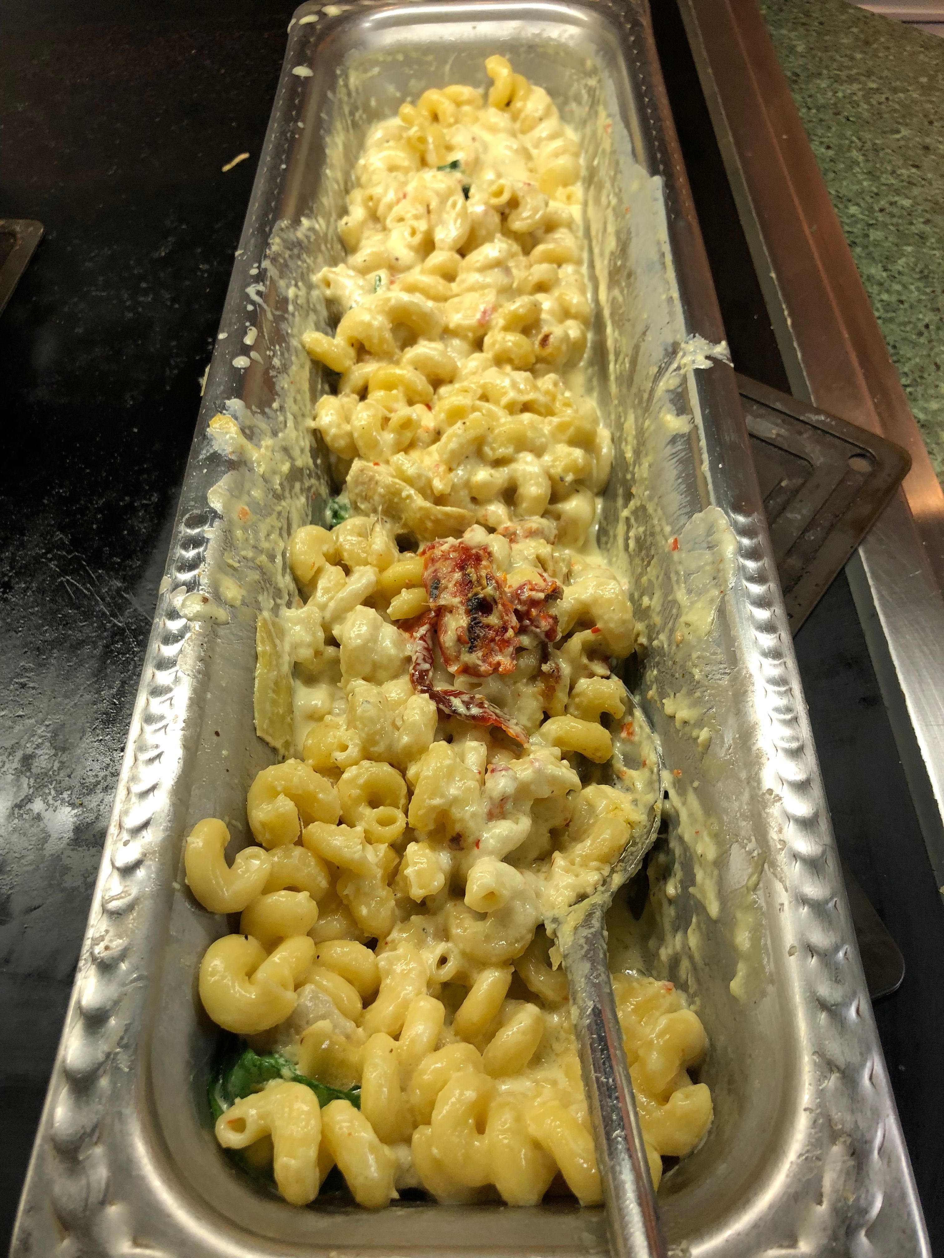 Macoroni and cheese Lunch Buffet in Walt Disney World at Crystal Palace!.jpg