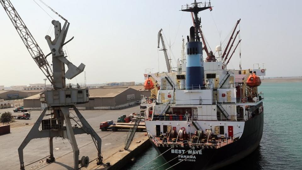 23016_YEM-20171124-Yemen-port_1511526055836.jpg