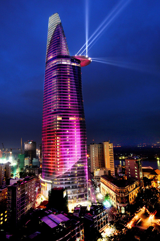 Bitexco-Tower-at-night.jpg