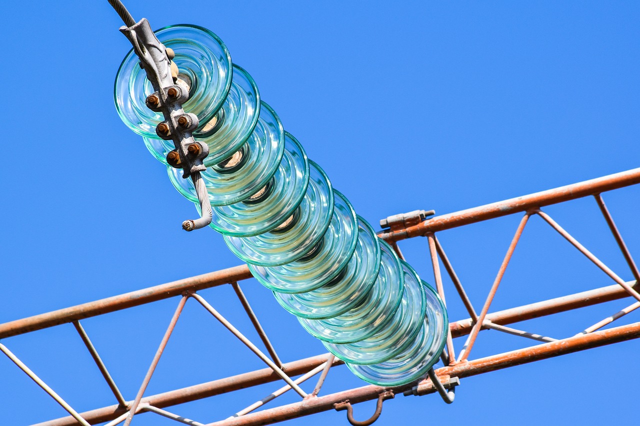 insulators-2370399_1280.jpg