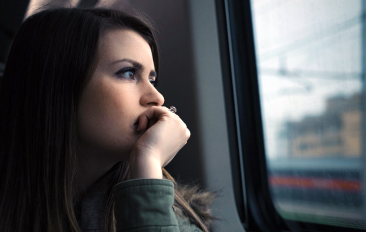 pensive girl on train_720.jpg