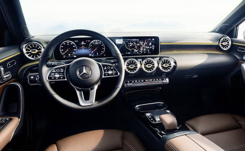 2018-mercedes-benz-a-class-interior_827x510_61511514286.jpg