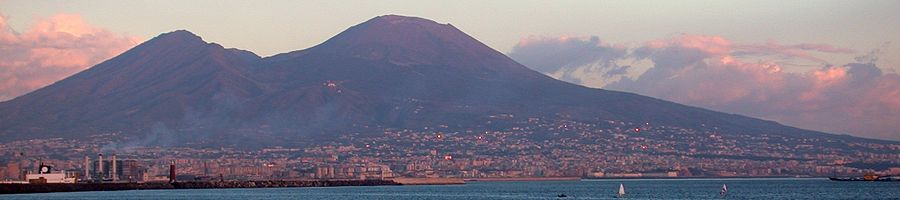 900px-Vesuvio_landscape.jpg