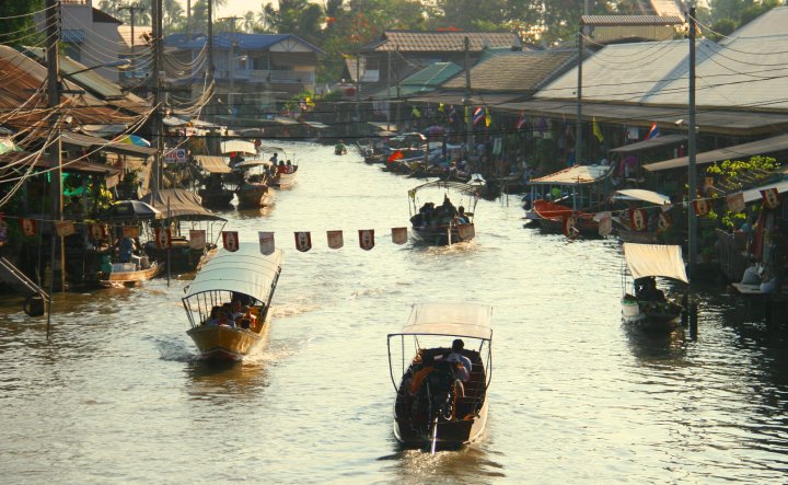 Amphawa floating market.jpg