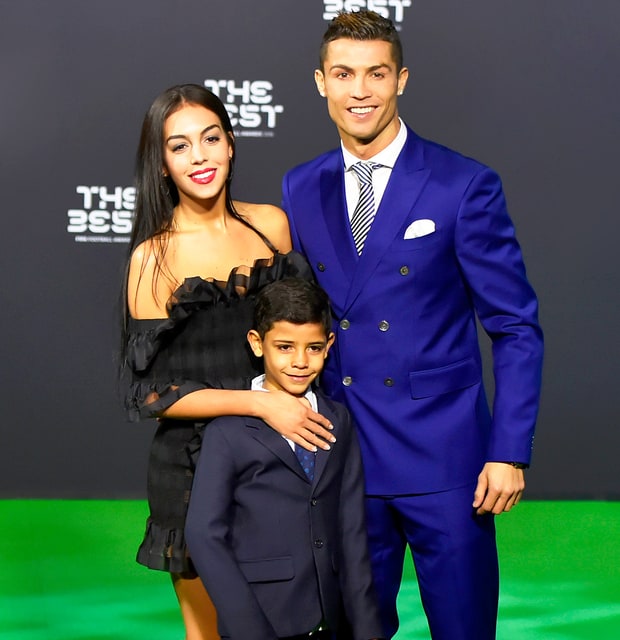 631354450_cristiano-ronaldo-georgina-rodriguez-cristiano-ronaldo-jr-zoom-30992faa-22f9-48bc-bcd5-b84d81b42cb8.jpg