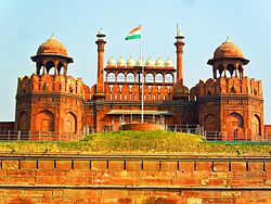 250px-Delhi_Red_fort.jpg