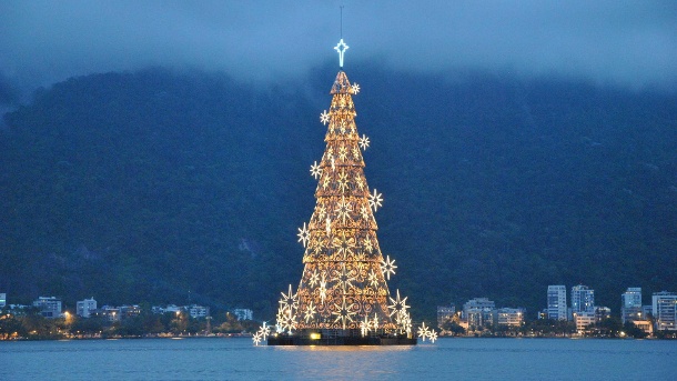 der-schwimmende-weihnachtsbaum-von-rio-de-janeiro-.jpg