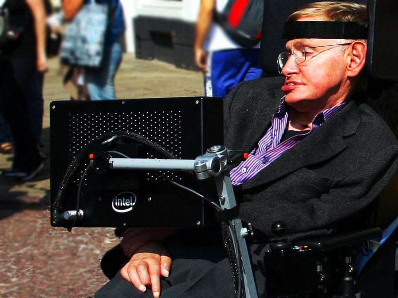 800px-Stephen_Hawking_in_Cambridge.jpg