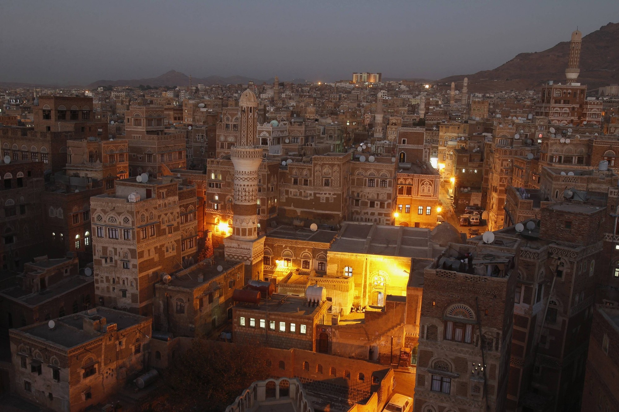 Г сана. Город Сана Йемен. Сана Йемен старый город. Сана Йемен улицы. Город Сана Йемен ночью.