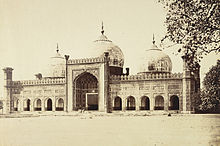 220px-Badshahi_Mosque_taken_by_Unknown_Photographer_in_1870.jpg
