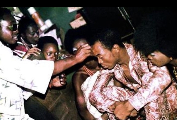 See-Wedding-Photos-of-Late-Fela-Anikulapo-Kuti-with-27-Women.dailyfamily.ng_.jpg