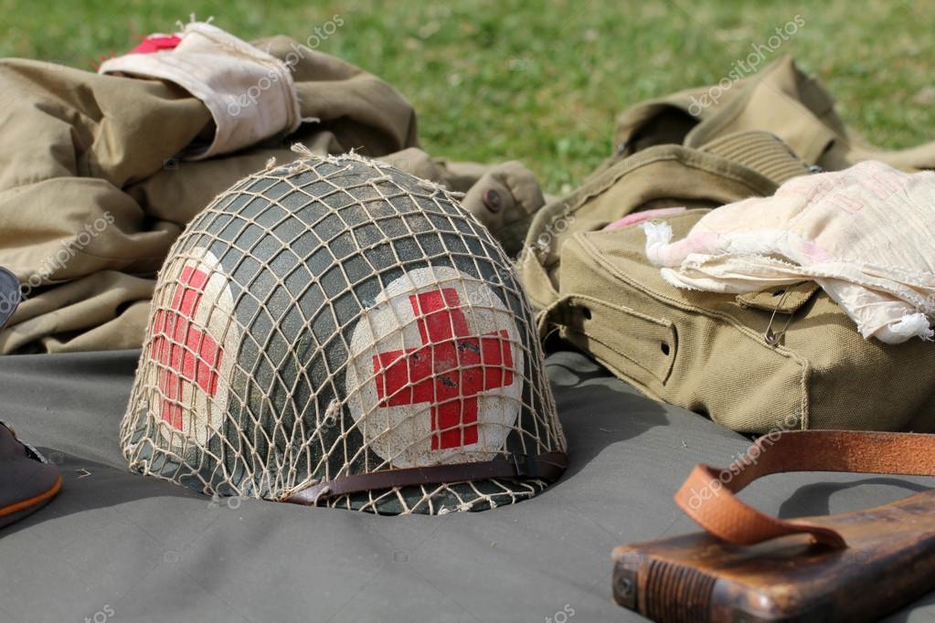 depositphotos_53327691-stock-photo-red-cross-military-helmet.jpg