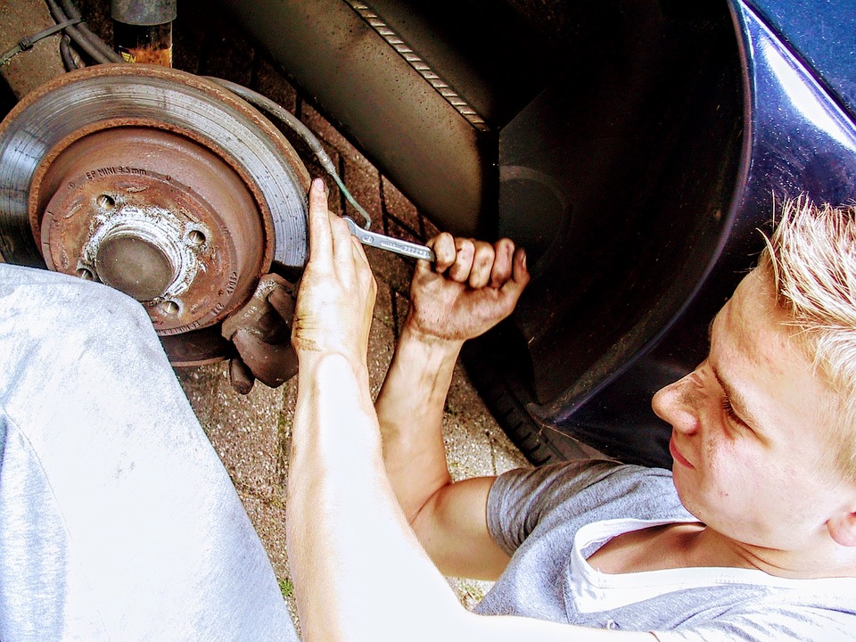 car-mechanic-2267350_960_720.jpg