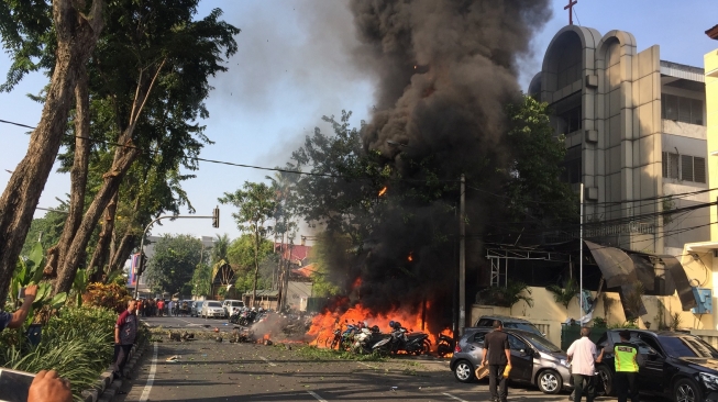 77417-ledakan-bom-di-tiga-gereja-di-surabaya.jpg