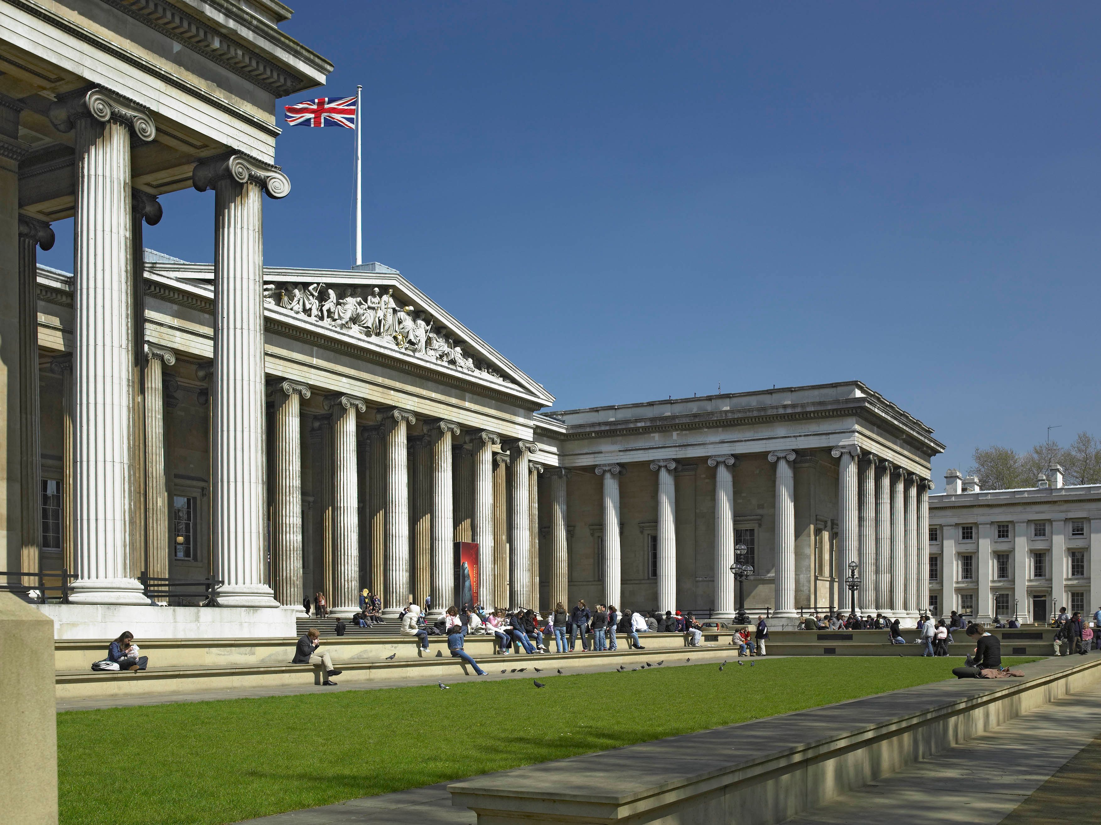 British national museum. Британский музей Лондон Великобритания. Британский музей в Лондоне 1753. Британский музей снаружи. Достопримечательности Лондона британский музей.