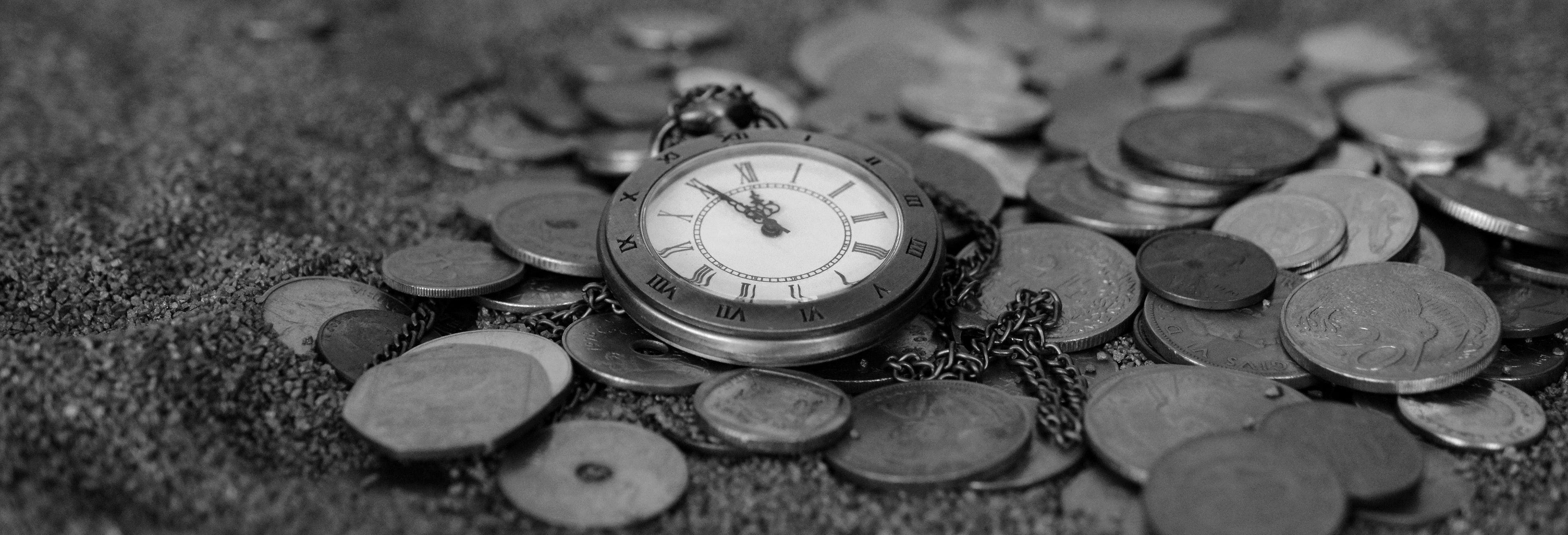 antique-black-and-white-clock-210590.jpg