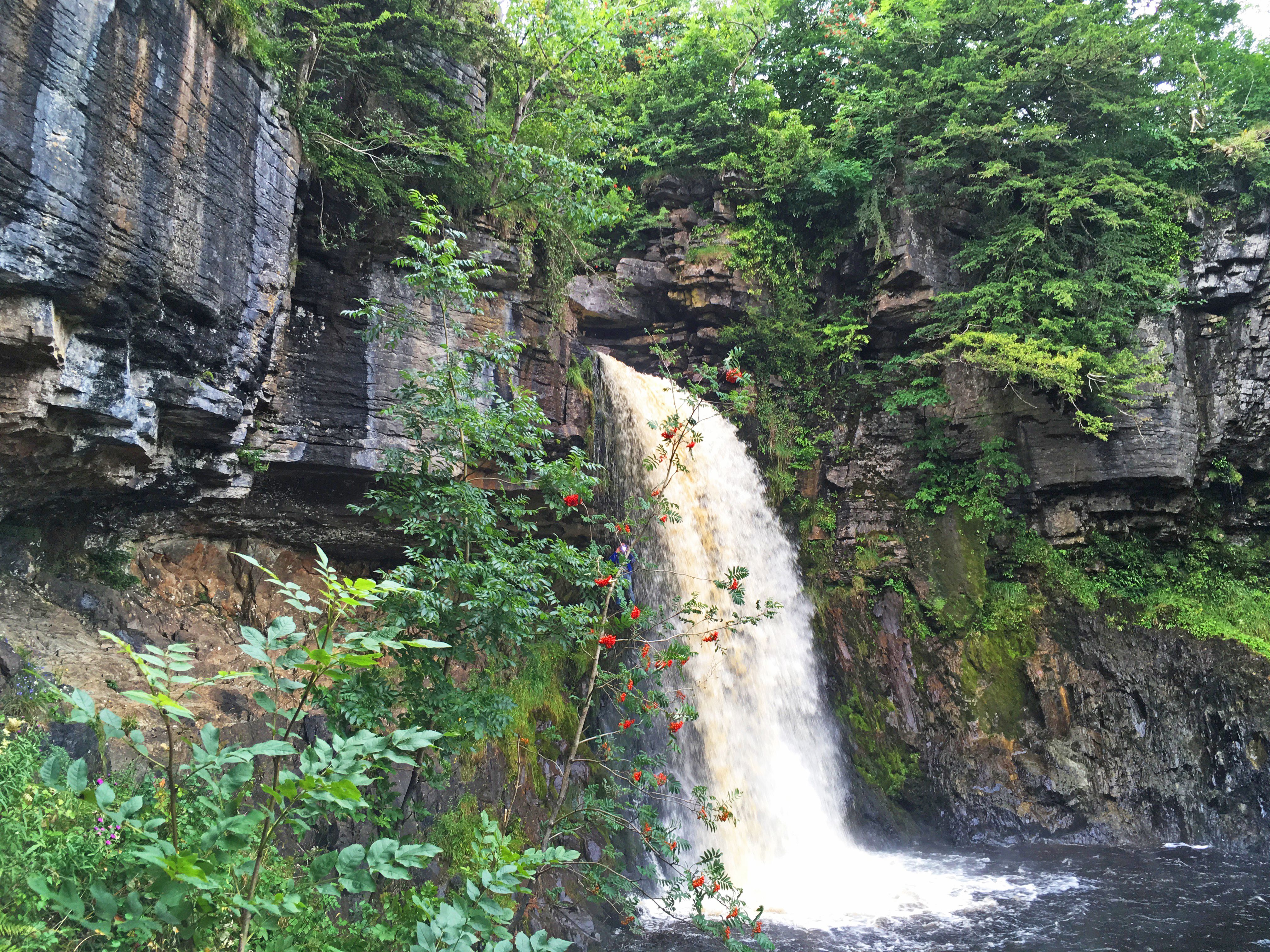 ingleton-waterfall-uk.jpg