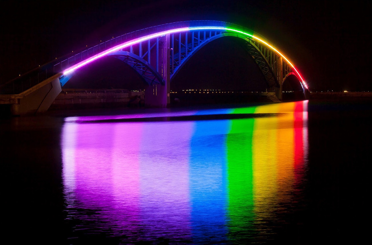 Rainbow-Bridge-Tokyo-Japan-2.jpg