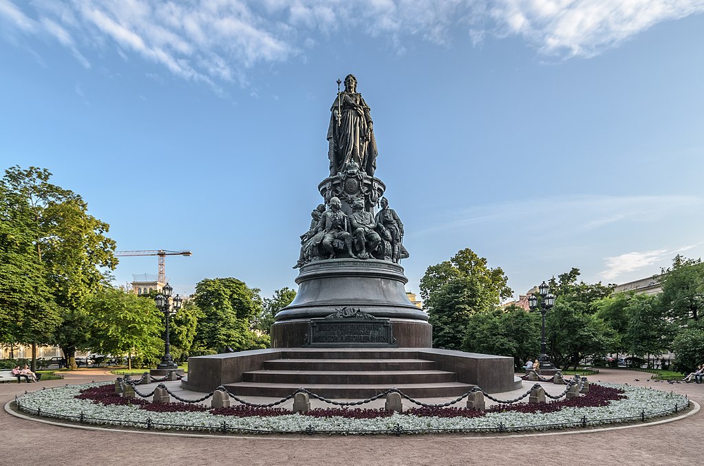 1024px-Monument_to_Catherine_II_in_SPB.jpg