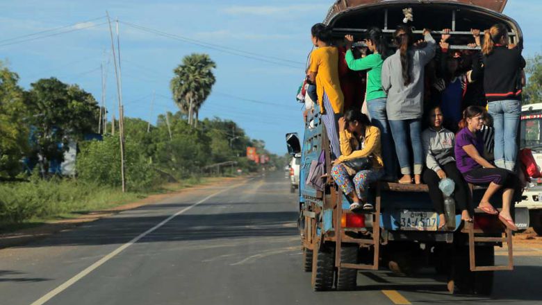 business-garment-workers-seen-commuting-on-national-road-6-in-september-in-kampong-cham-province_heng-chivoan.jpg