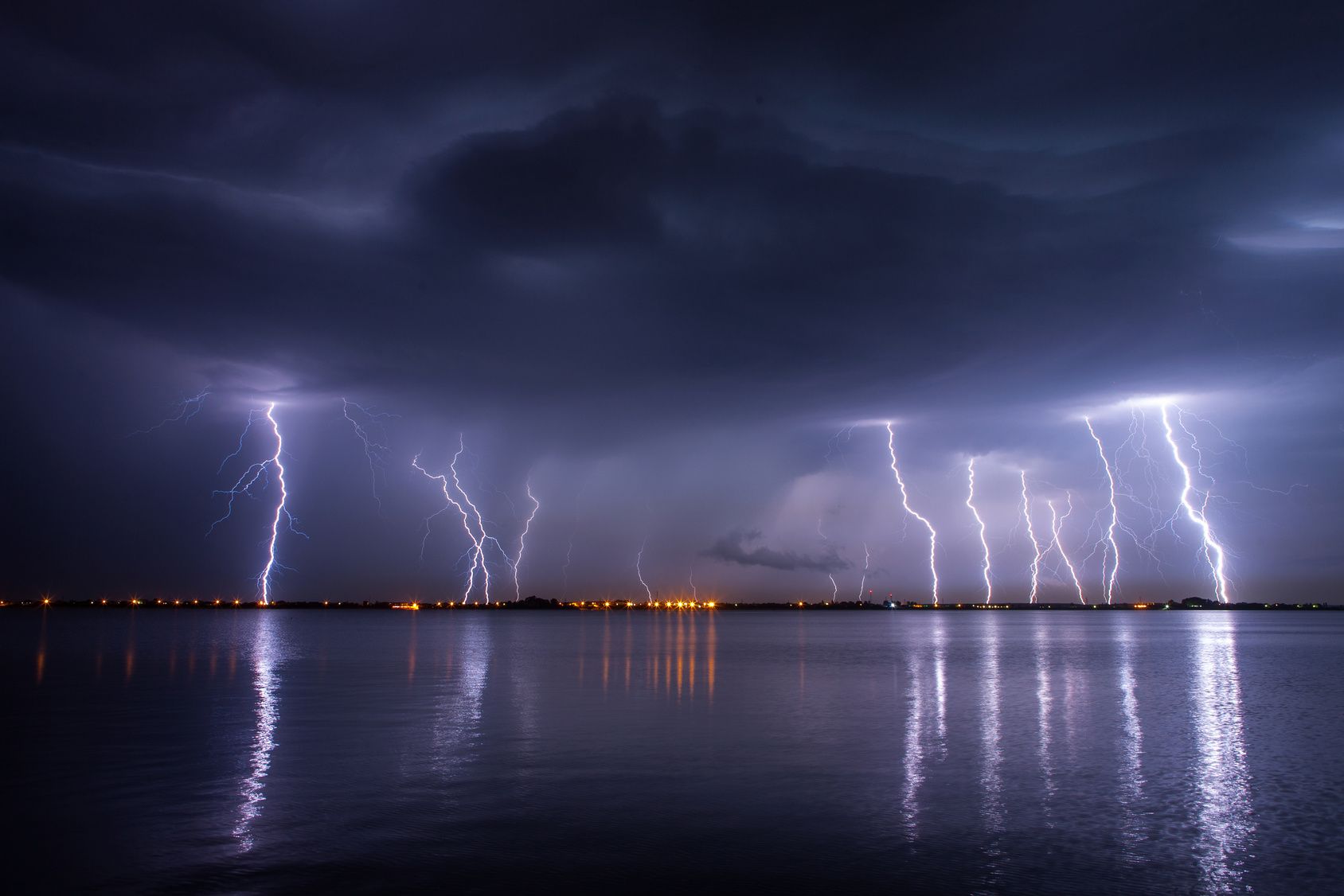 The lightning of the Catatumbo, the eternal storm of Maracaibo/Venezuela. —  Steemit