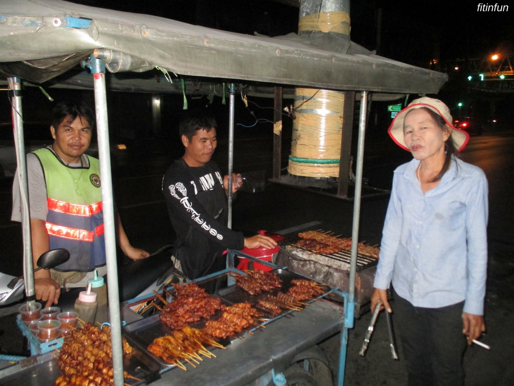 Bangkok Thailand 3 am bbq guy and friends fitinfun.jpg