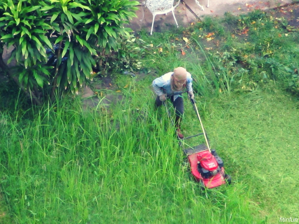 a hard job mowing bangkok thailand fitinfun.jpg