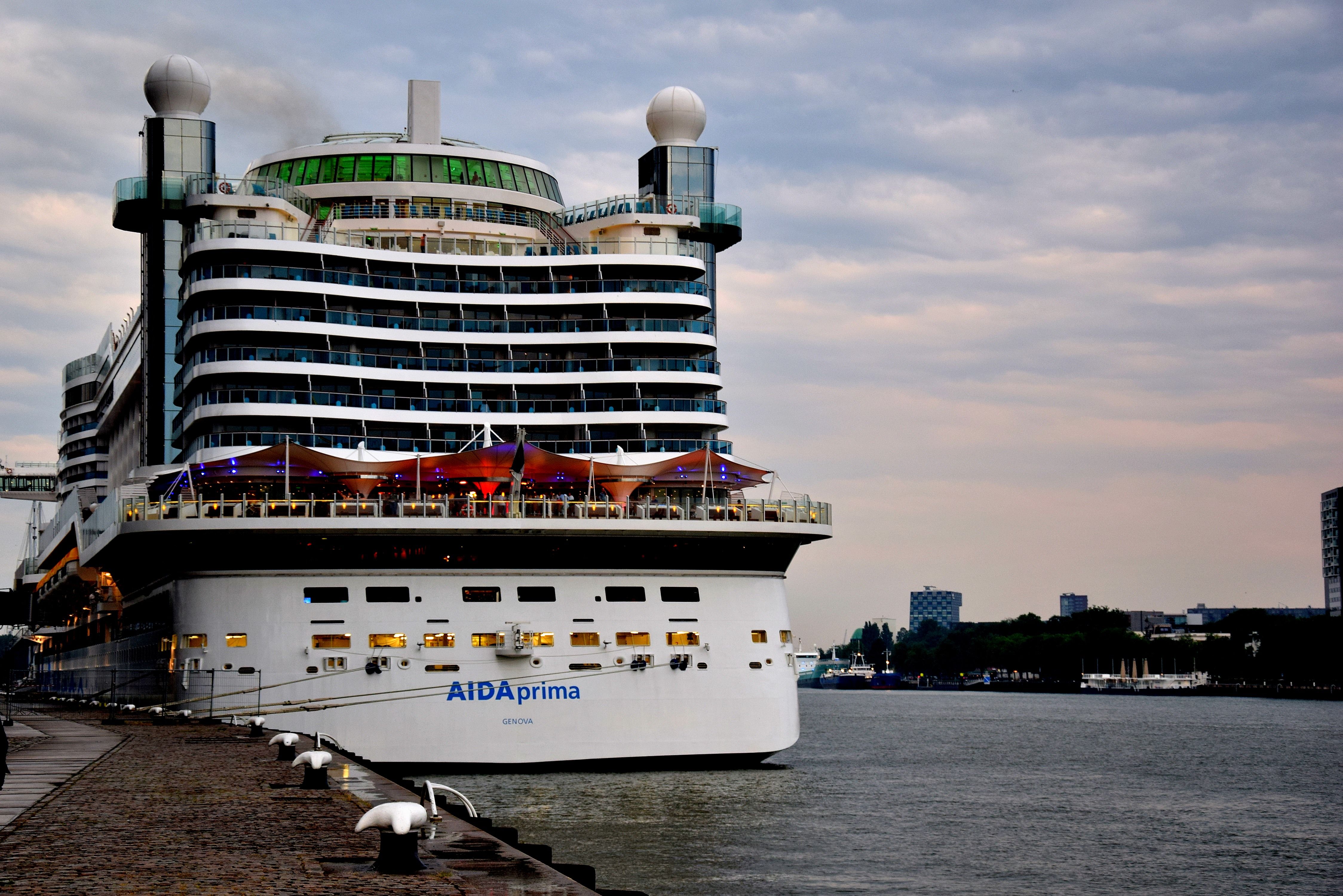 2017 07 06 Cruiseship Rotterdam.JPG