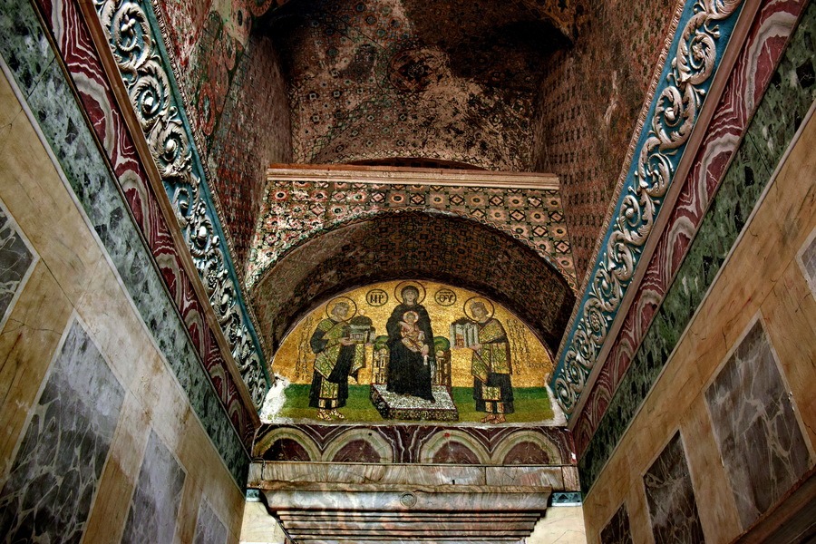 Ayasofya-Vestibül-Mozaiği-veya-Sunu-mozaiği-Vestibule-mosaic-or-Offering-Mosaic-Hagia-Sophia-2.jpg